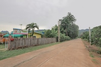 OYO 75325 Our House Tha Sao