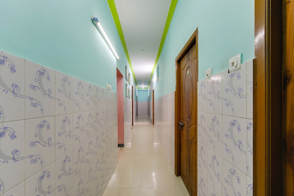 Hotel O  Cn Guest House , Koyambedu Chennai, Chennai