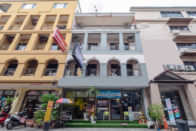 OYO 75327 Diyana Residence