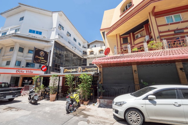 OYO 75328 Punjabi Junction