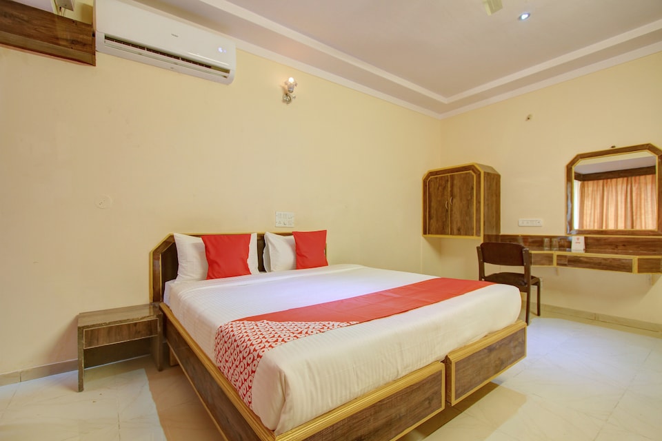 Flagship Majestic Near Lalbagh Botanical Garden, Majestic Bangalore, Bangalore