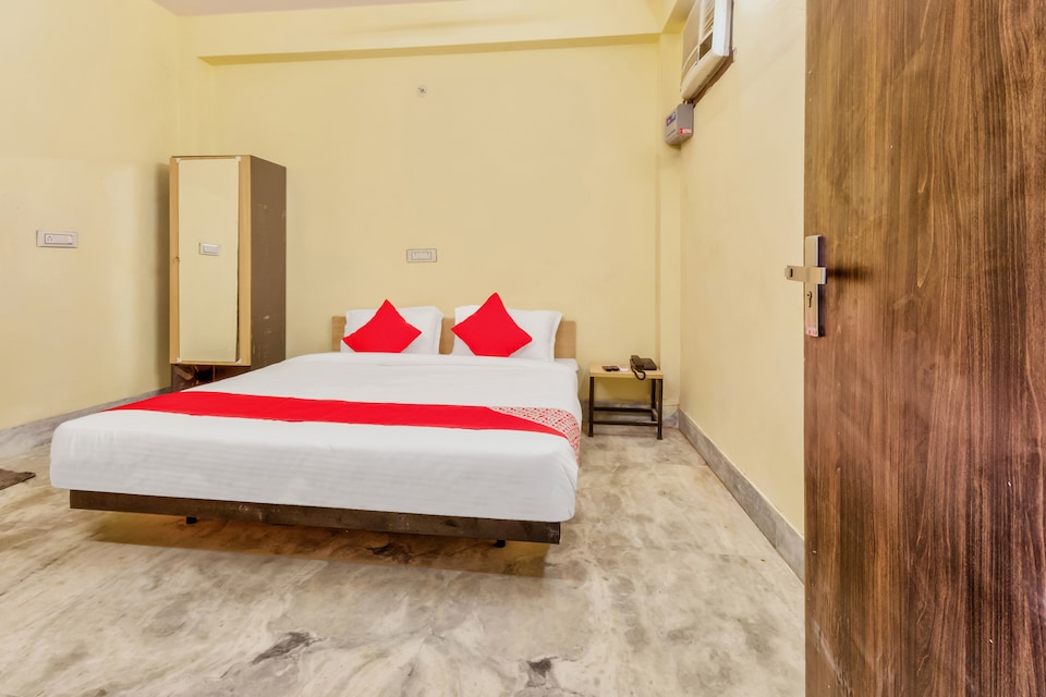 OYO Flagship 30703 Hotel GOLDEN COIN Sector 17 Near Delhi Technical University, Pitampura - Rohini Delhi, Delhi