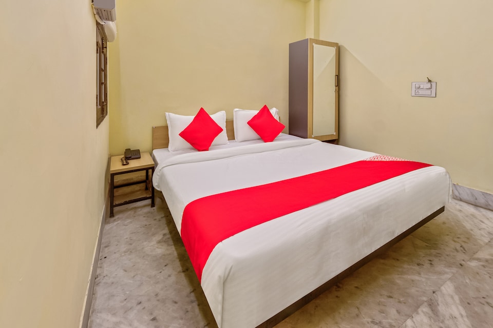 OYO Flagship 30703 Hotel GOLDEN COIN Sector 17 Near Delhi Technical University, Pitampura - Rohini Delhi, Delhi