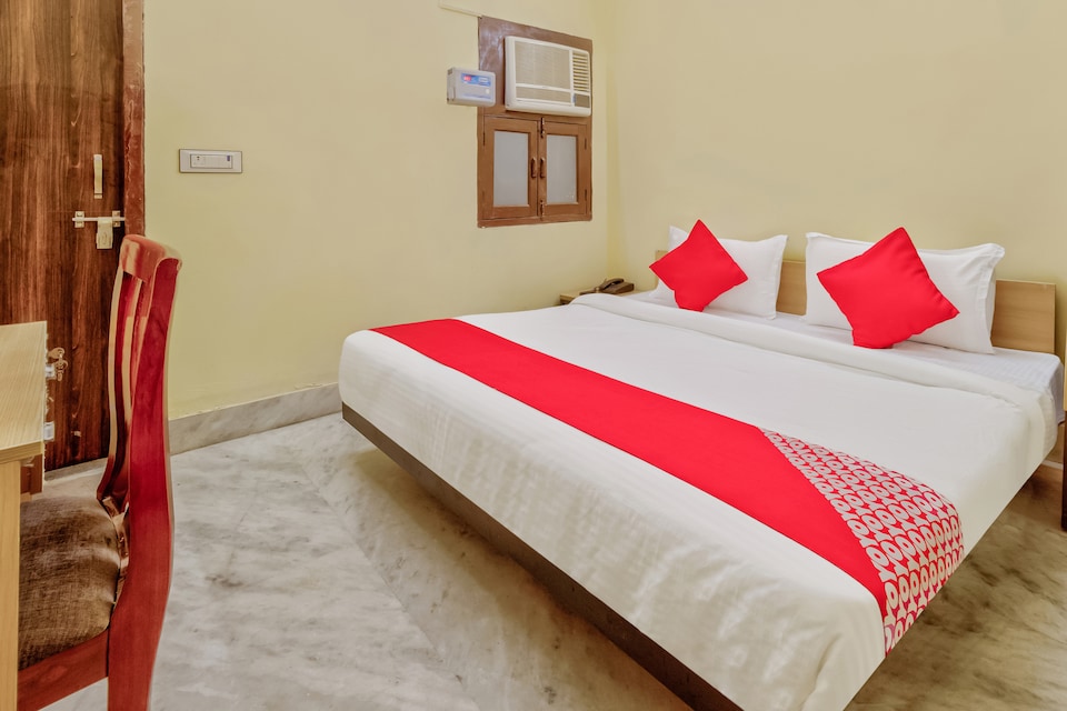 OYO Flagship 30703 Hotel GOLDEN COIN Sector 17 Near Delhi Technical University, Pitampura - Rohini Delhi, Delhi