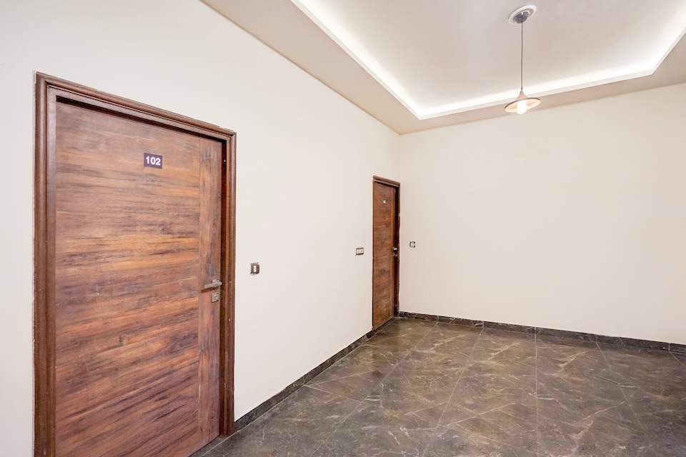 Collection O O 75500 A& V HOSPITALITY, Noida Expressway SEZ, नोएडा