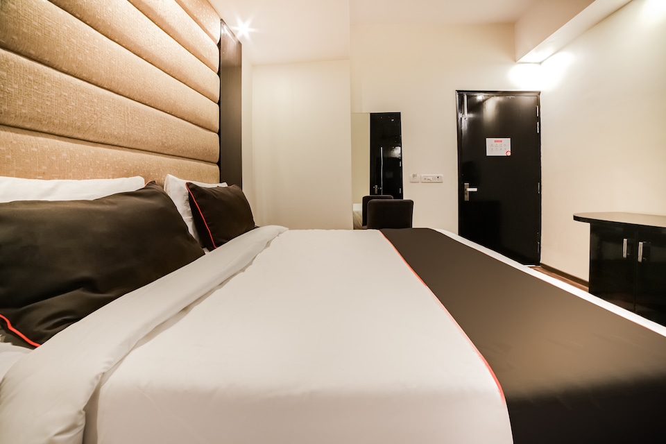 OYO Townhouse 48872 United Hotels, Airport Delhi, Delhi Transit