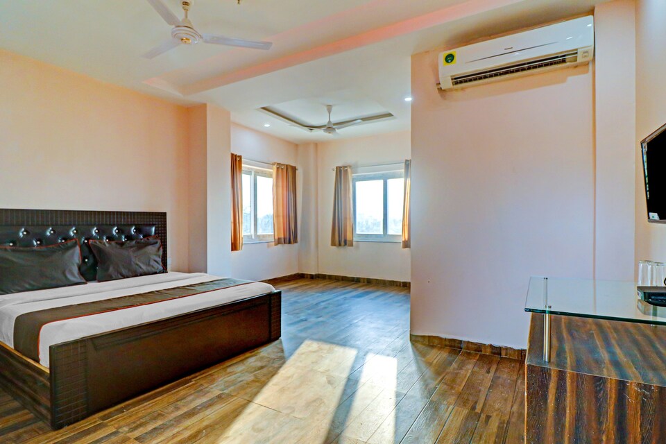 OYO Flagship 75528 Hotel Greno, Greater Noida, Noida