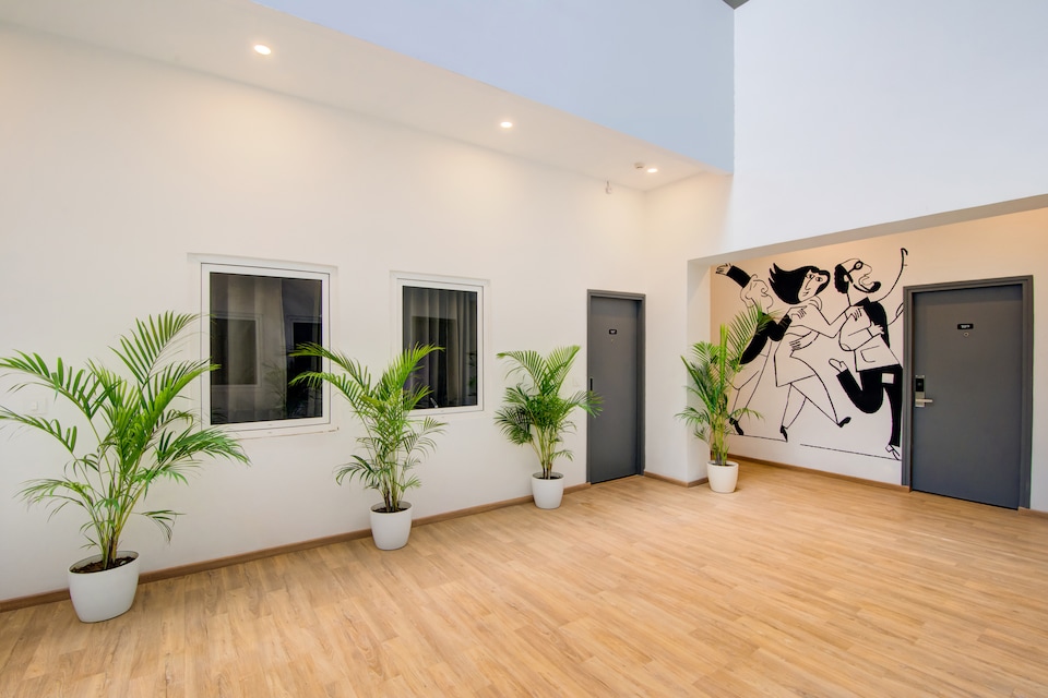 Hotel O Vivek, Chowk Allahabad, Prayagraj