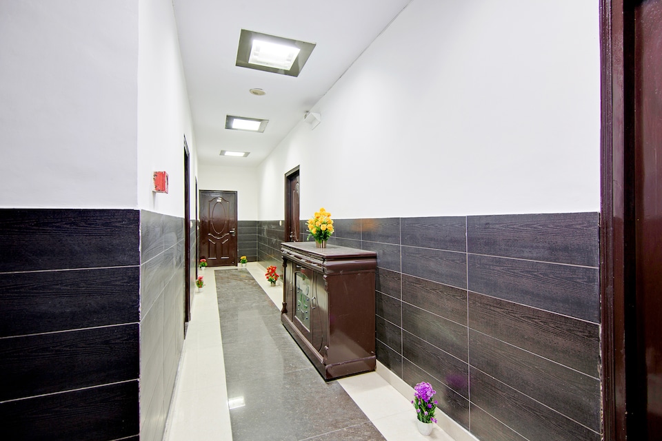 Hotel O RELIABLE STAYS, Lajpat Nagar Delhi, Delhi