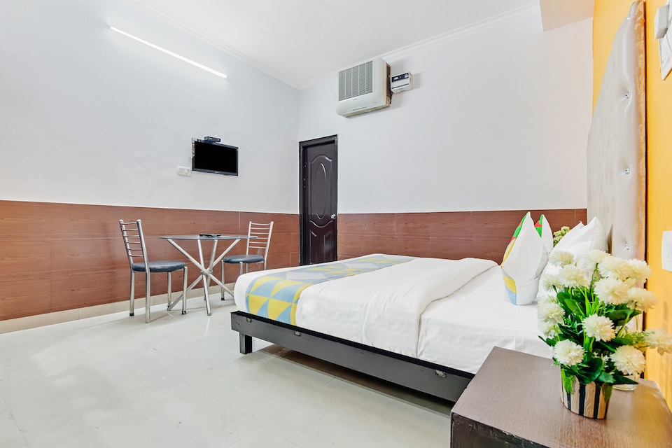 Hotel O RELIABLE STAYS, Lajpat Nagar Delhi, Delhi