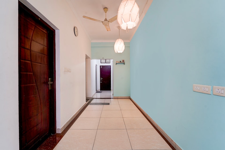 Hotel O Palarivattom Metro Station Formerly South Gate, Edapally Kochi, Kochi