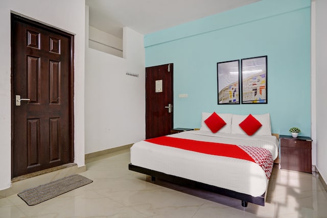 OYO Flagship Cozy Stay Near Palarivattom Metro Station