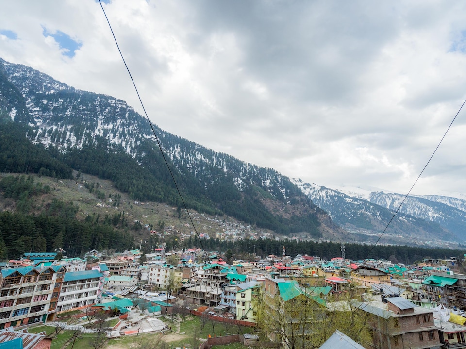 OYO 6369 Ishaan Resort, Hadimba Temple Road, Manali