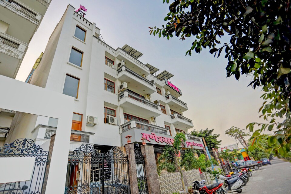 Collection O Hotel Ganeshwaram Inn Near Botanic Garden Of Indian Republic, Noida City, Noida