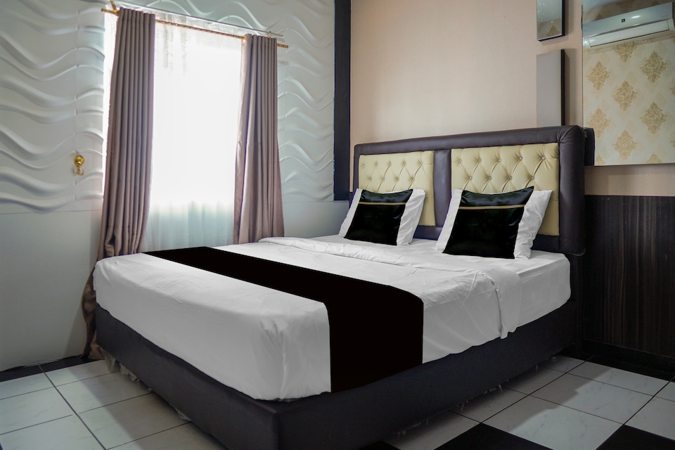 Hotel O near Tugu Simpang Haru formerly Zaara Guest House, Lubuk Begalung, Padang