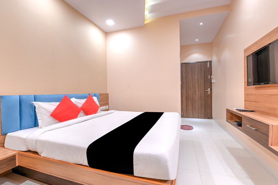 Capital O 75586 Hotel 7th Crossing, Jaipur Airport, Jaipur