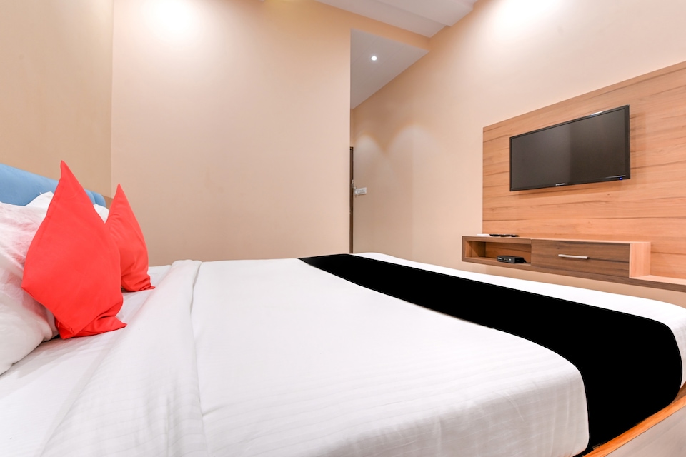 Capital O 75586 Hotel 7th Crossing, Jaipur Airport, Jaipur