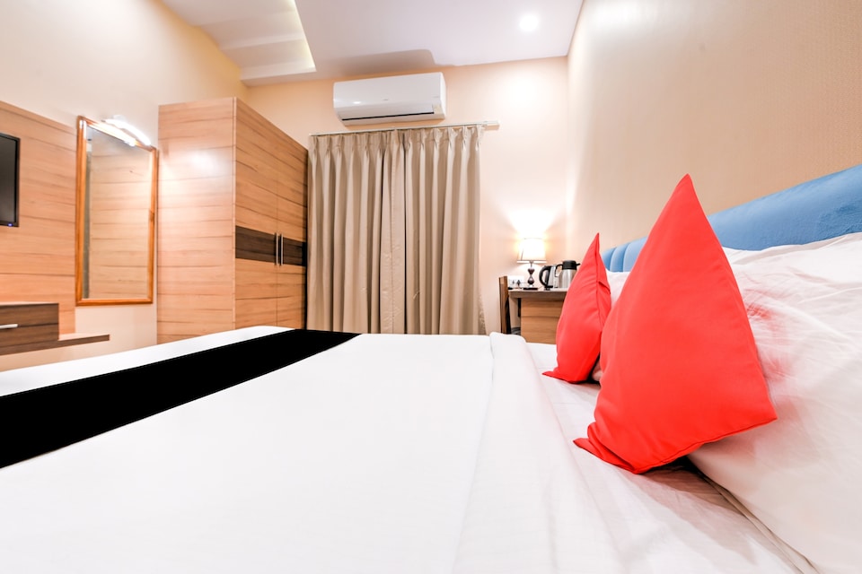 Capital O 75586 Hotel 7th Crossing, Jaipur Airport, Jaipur