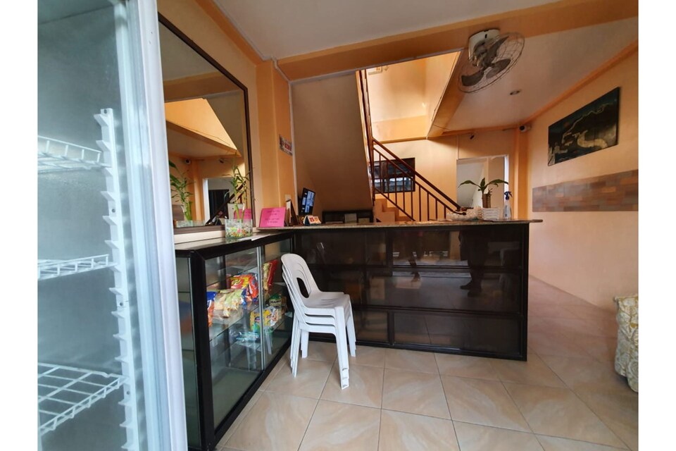 OYO 698 Rlt Suites, Cebu City, Cebu