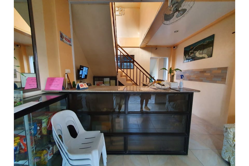 OYO 698 Rlt Suites, Cebu City, Cebu