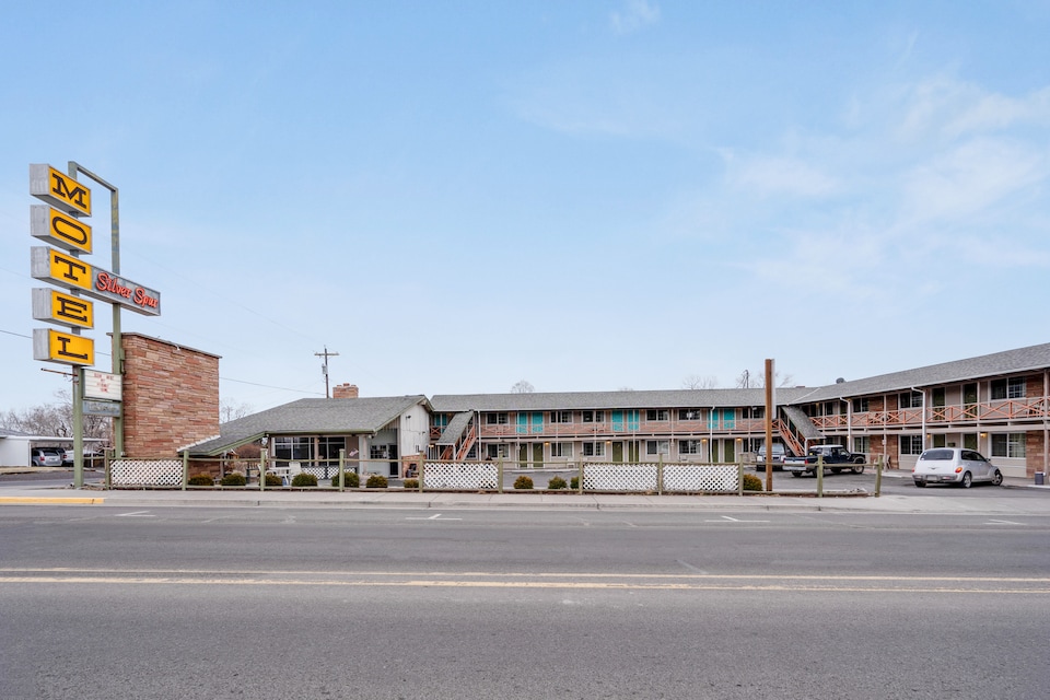 OYO Silver Spur Burns Hwy 20, Burns OR, Burns OR