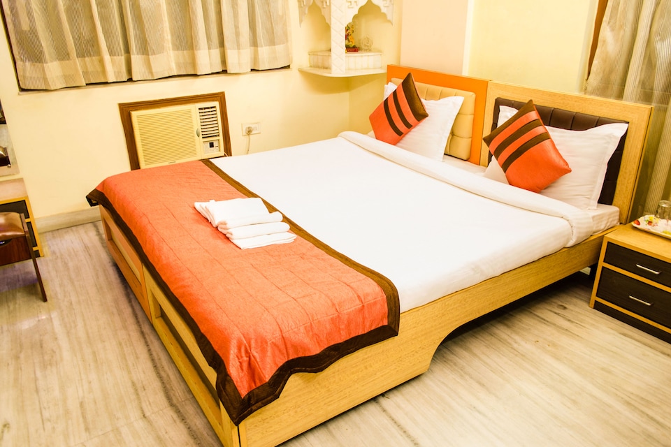 OYO 6377 Seacom Inn Panditya, Ballygunge Kolkata, Kolkata