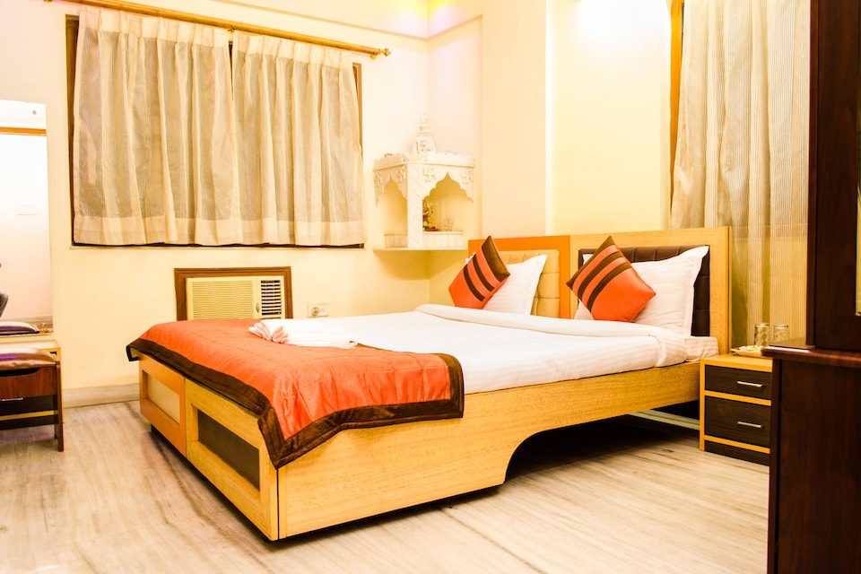 OYO 6377 Seacom Inn Panditya, Ballygunge Kolkata, Kolkata