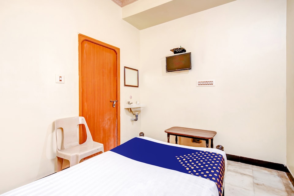 SPOT ON 75636 Omkar Lodge, Guntur, Guntur