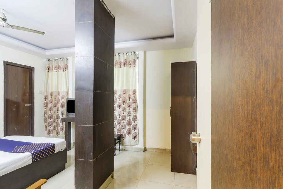 SPOT ON Hotel Hill Fort Inn Near Birla Mandir, Lakdikapul-II, Hyderabad