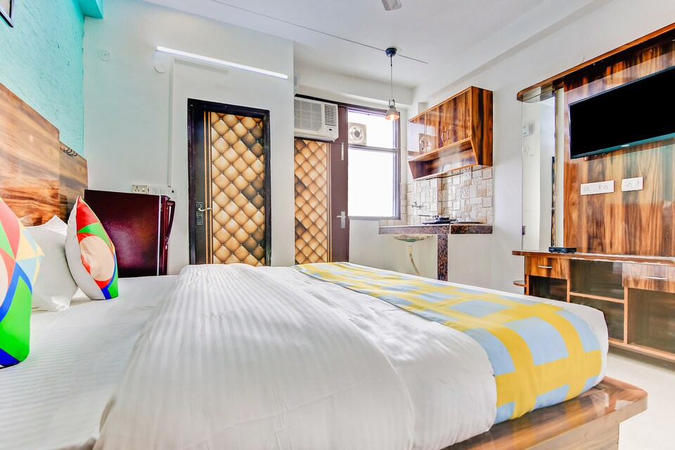 OYO Home 75649  Luxurious Studio U Block, Golf Course Road, गुड़गांव