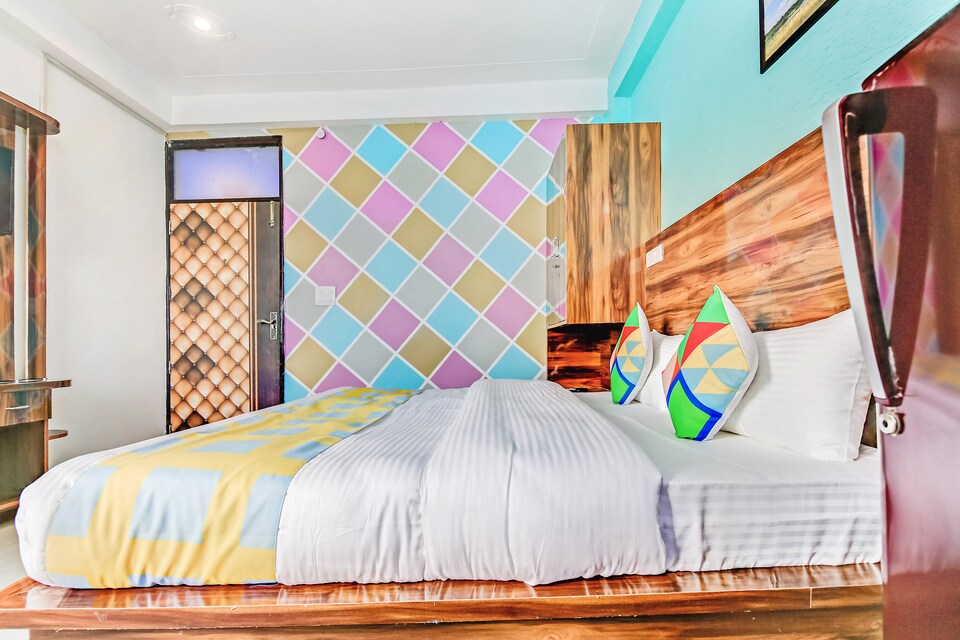 OYO Home 75649  Luxurious Studio U Block, Golf Course Road, गुड़गांव