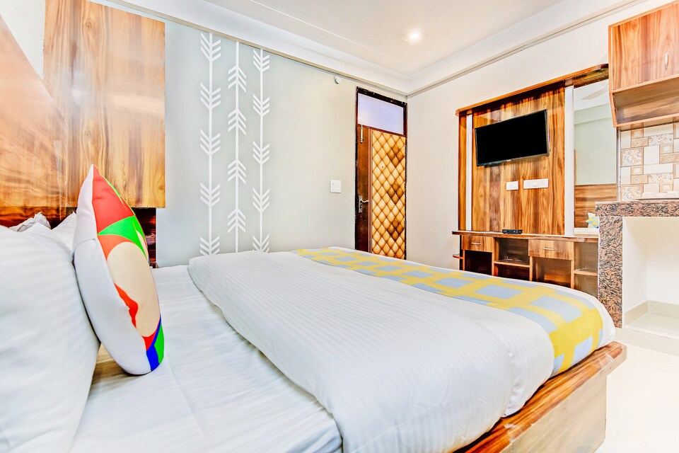 OYO Home 75649  Luxurious Studio U Block, Golf Course Road, गुड़गांव