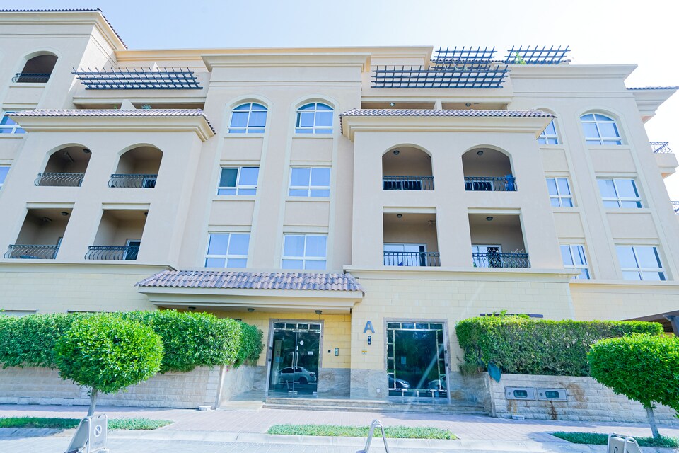 OYO 585 Home 120, B block, Diamond Views 1, Jumeirah Village Circle Dubai, Dubai