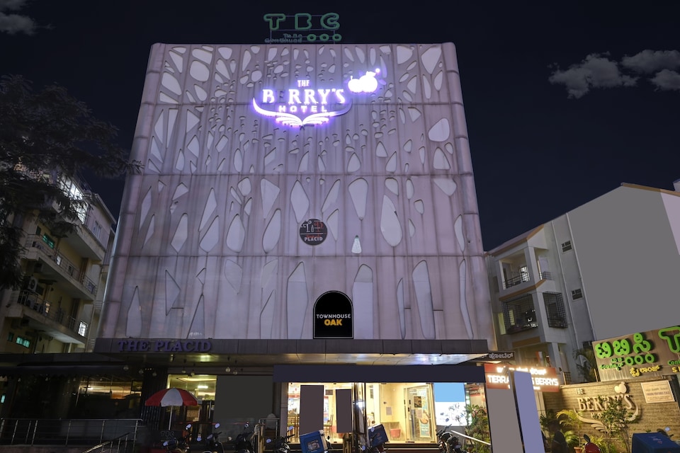 Townhouse OAK Hotel Berrys, Marathahalli Bangalore, Bangalore