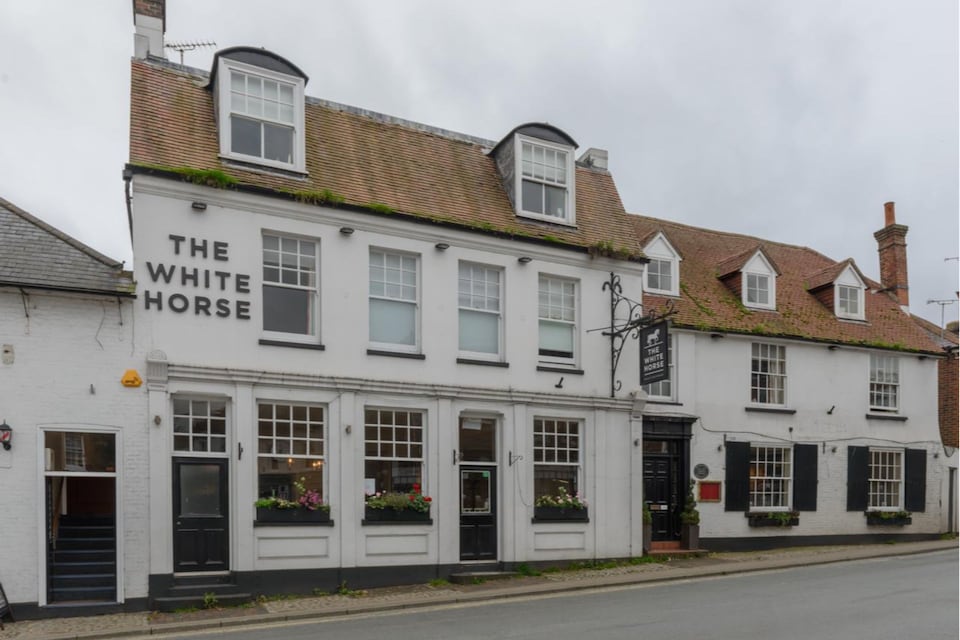 OYO White Horse Hotel, RH20, Pulborough