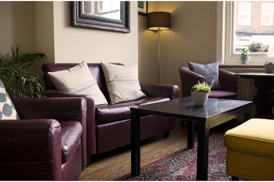 OYO White Horse Hotel, RH20, Pulborough