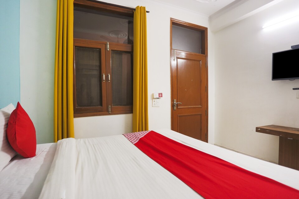 Live as NOD575, Noida Expressway SEZ, Noida