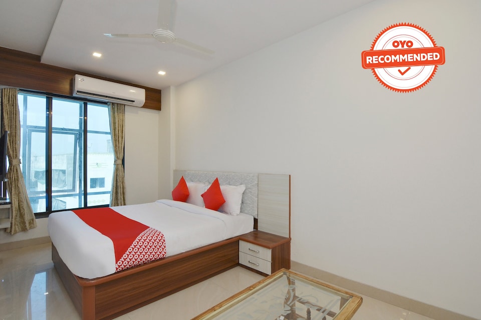 OYO Flagship 75724 Satyam Hospitality, Nerul-Vashi-CBD Belapur, Mumbai