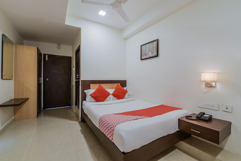 OYO 6383 Hotel Leela Grand Inn, Governorpet Vijayawada-II, Vijayawada
