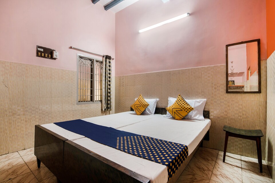 SPOT ON 75742 Sri Devi Lodge, Ramaraopet Kakinada, Kakinada