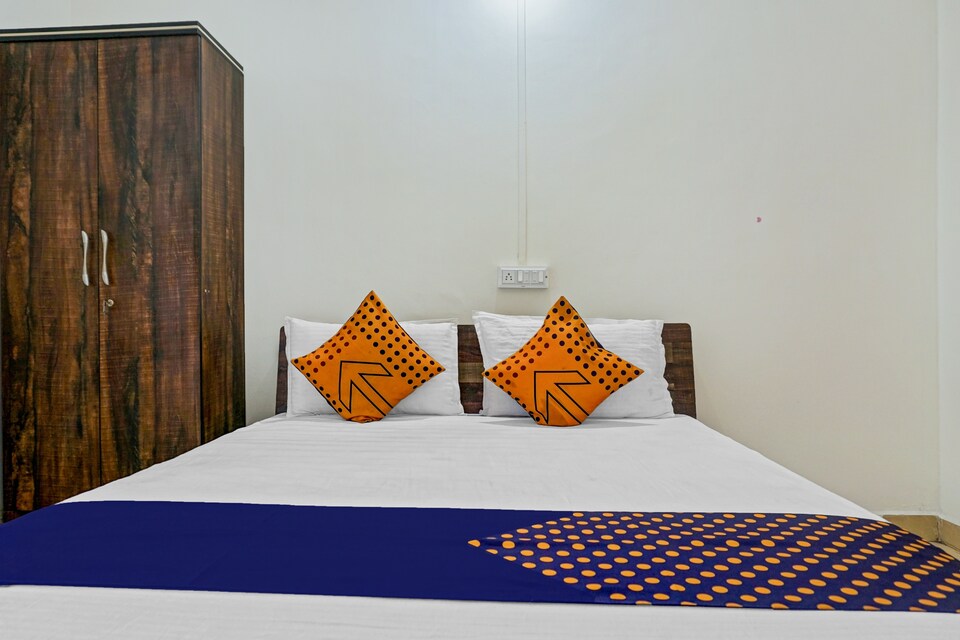 SPOT ON 75778 Hotel Shiv Sai Inn, Sanaswadi, Pune