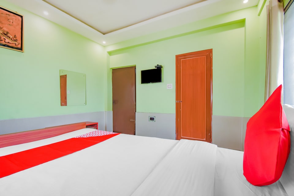 OYO A B Guest House Near Netaji Subhash Chandra Bose International Airport, VIP Road Kolkata, Kolkata