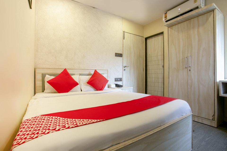 OYO Flagship 75787 Meadow Inn, Mumbai Bandra-Khar-Santacruz, Mumbai