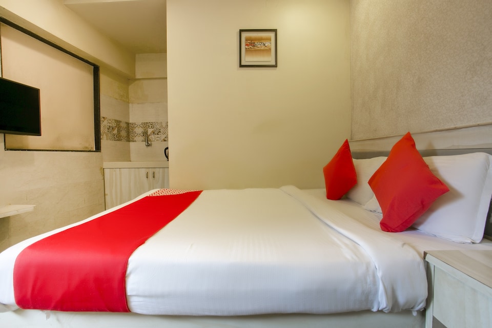 OYO Flagship 75787 Meadow Inn, Mumbai Bandra-Khar-Santacruz, Mumbai