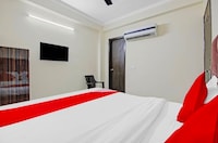 OYO Hotel Golden Stay