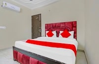 OYO Hotel Golden Stay