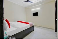 OYO Hotel Golden Stay