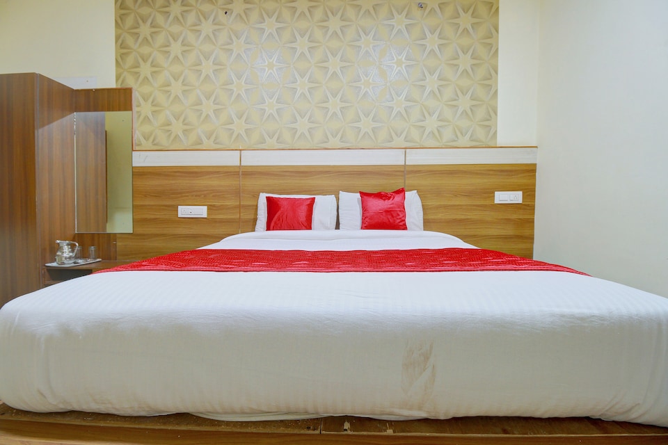 Collection O 37476 Hotel Nakshatra Grand Hill Bunk, Charing Cross Ooty, Ooty