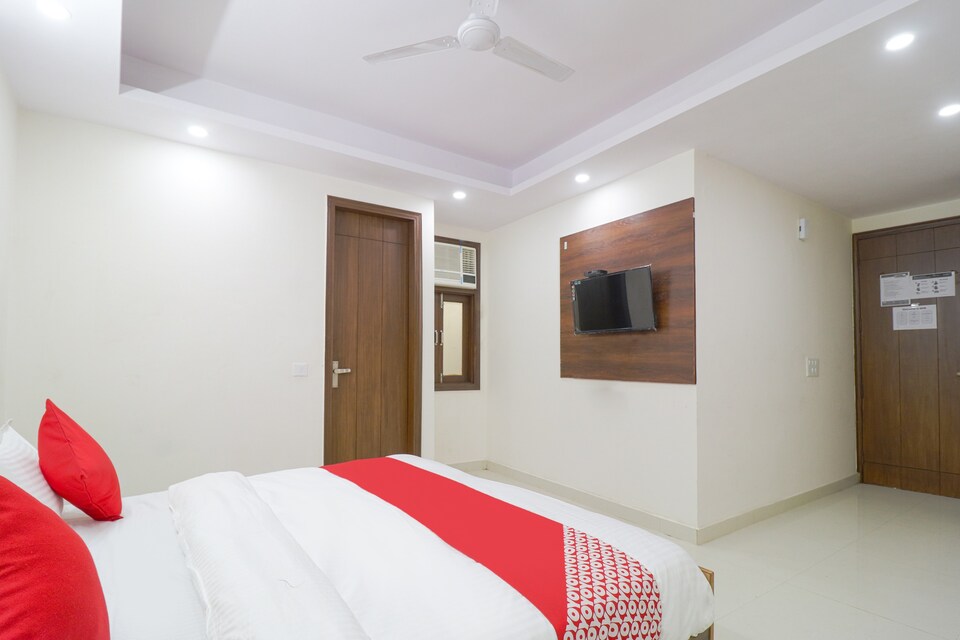 OYO Leisurrestay Near V3s Mall, Anand Vihar Delhi, Delhi