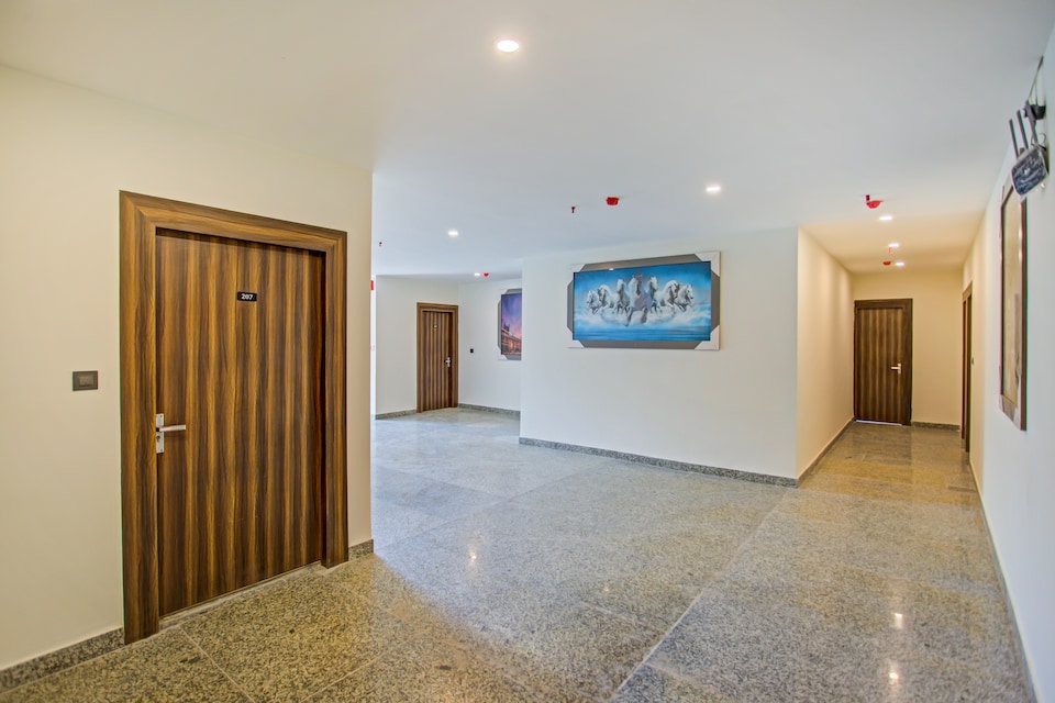 Hotel O The Madhav, Noida City, Noida